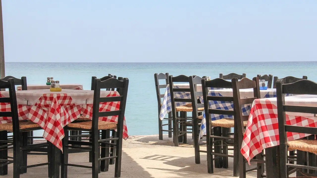 dining and tourism cheap in crete