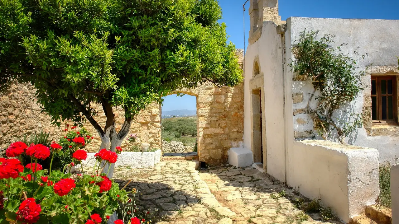 real estate market crete 2025