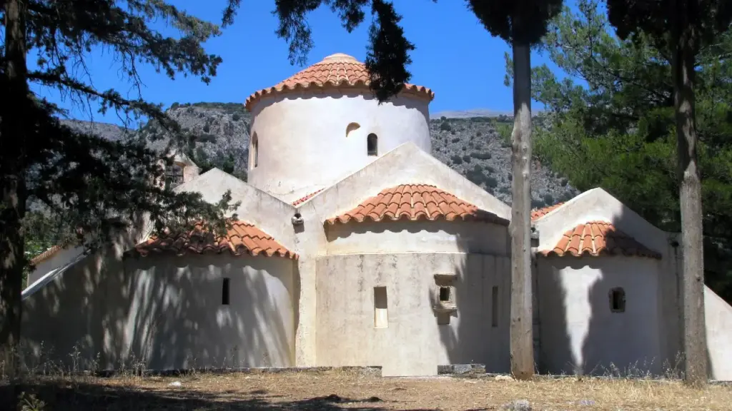 renovation of houses in crete