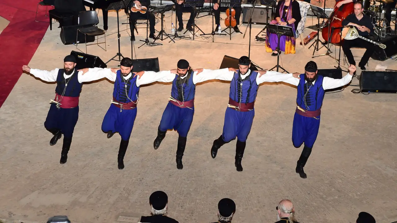 crete dancing men